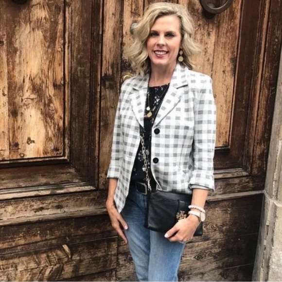 CAbi fitted grey/white checked blazer. Size 10. Stretchy - Picture 5 of 6